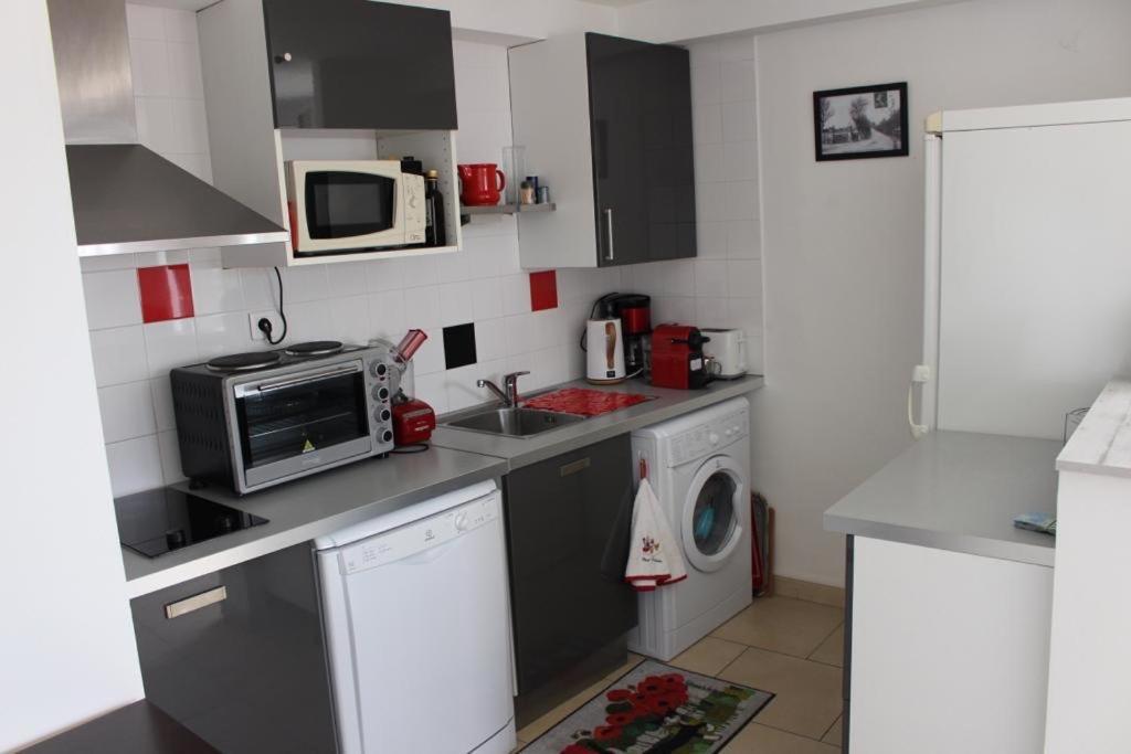 شقة T2 Coquet Le Lavandou Plein Centre Vue Mer Exceptionnelle. المظهر الخارجي الصورة