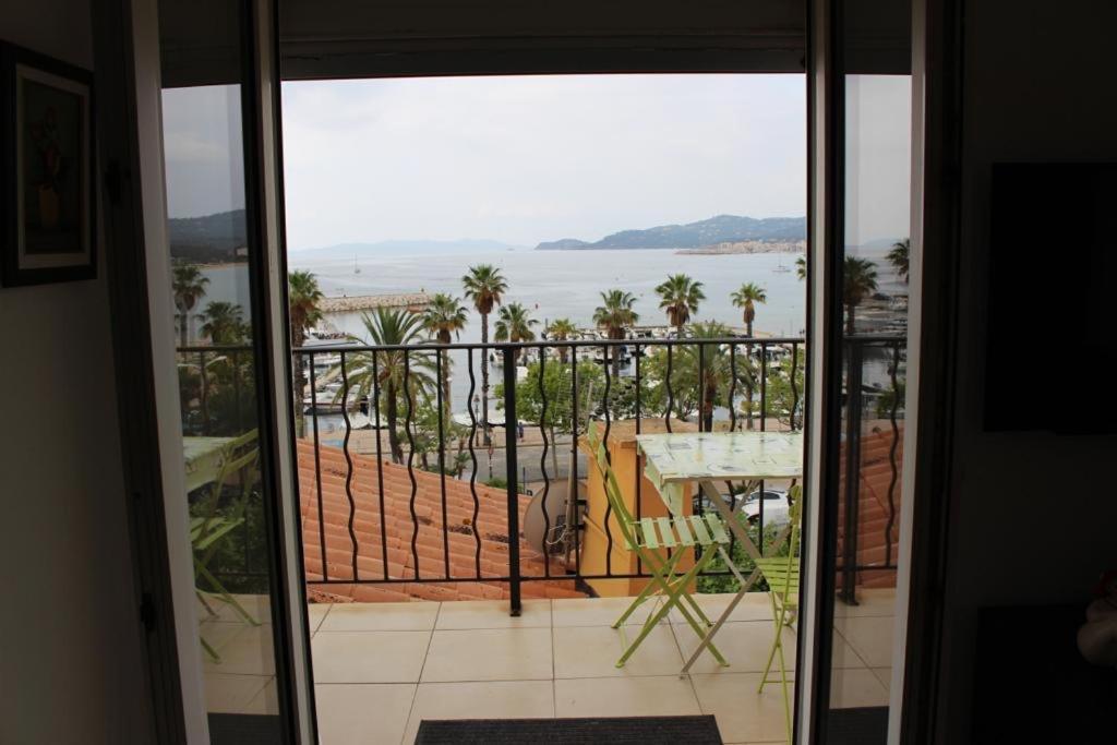 شقة T2 Coquet Le Lavandou Plein Centre Vue Mer Exceptionnelle. المظهر الخارجي الصورة