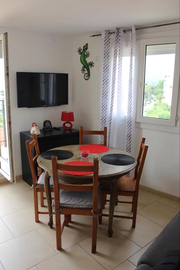 شقة T2 Coquet Le Lavandou Plein Centre Vue Mer Exceptionnelle. المظهر الخارجي الصورة
